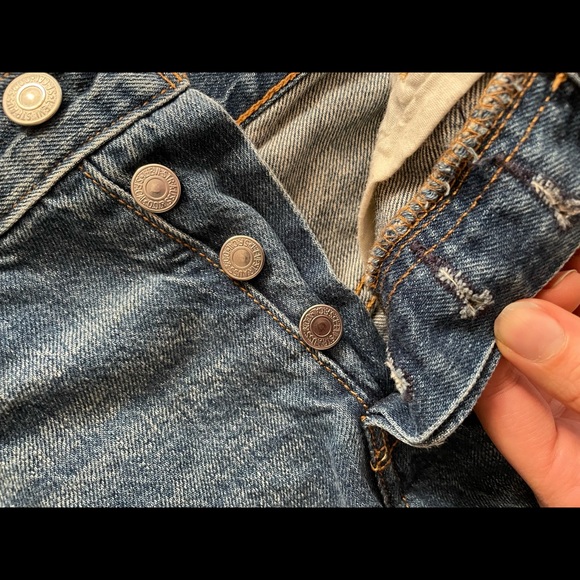 Levi’s 501 Original Button-fly Shorts - Picture 2 of 3